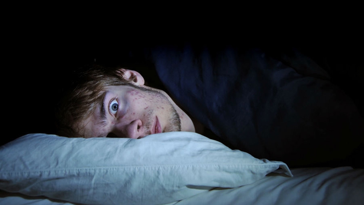 Dormir mal ou menos de 6 horas por dia aumenta o risco cardiovascular.